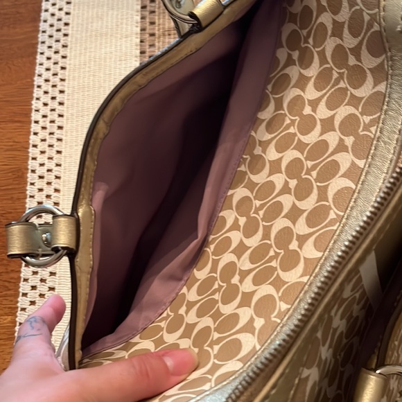 Coach purse-Amazing Condition-I do welcome trades - Picture 5 of 8